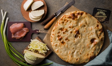 ДИГОРА   1 кг. 
(с курицей, сыром и капустой) ДИГОРА   1 кг. 
(с курицей, сыром и капустой)