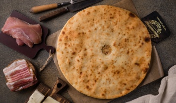 ЧИКОЛА     1 кг. 
(с беконом, курицей и сыром) ЧИКОЛА     1 кг. 
(с беконом, курицей и сыром)